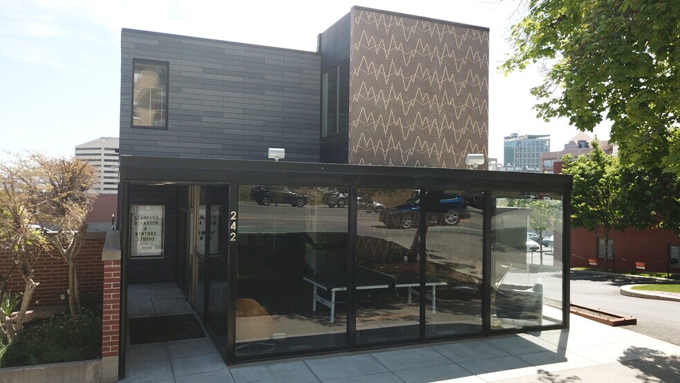 More Photos Of 242 E South Temple, Salt Lake City Freestanding For Lease
