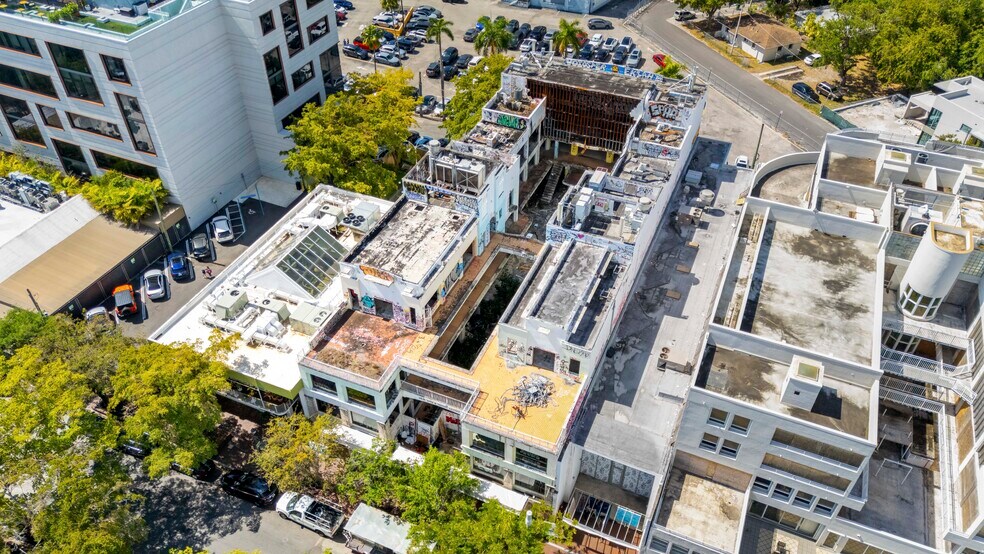 More Photos Of 3120-3138 Commodore Plz, Coconut Grove General Retail For Sale