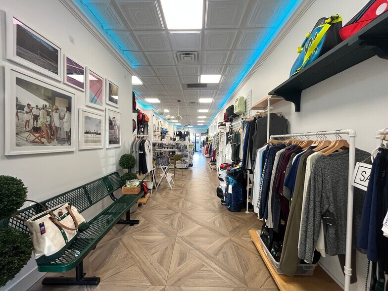 More Photos Of 439 Plandome Rd, Manhasset Storefront For Lease