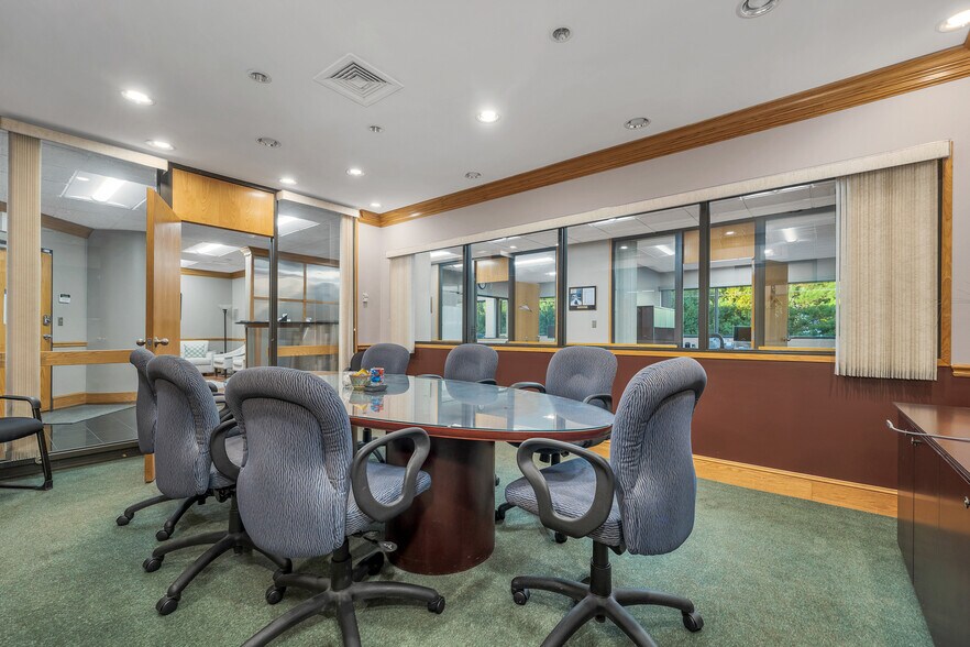 Primary Photo Of 231 Sutton St, North Andover Medical For Sale