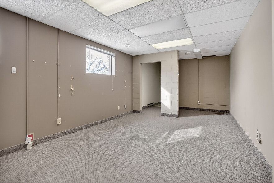 More Photos Of 812 Dundas St, London Freestanding For Sale