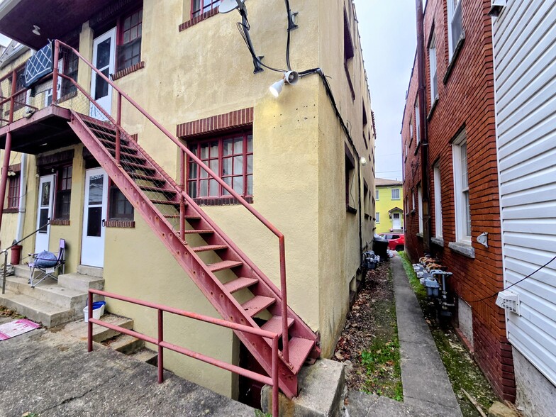 More Photos Of 1611 Franklin Ave, Charleston Apartments For Sale