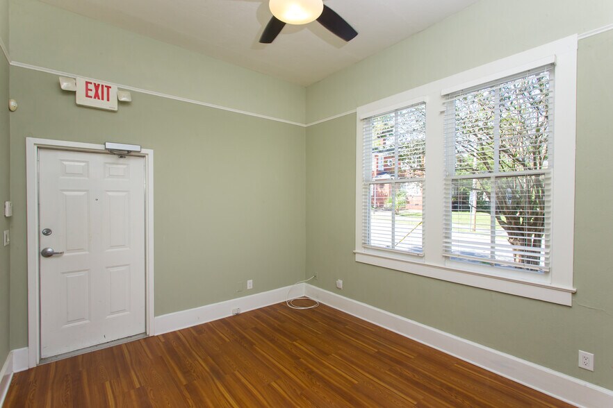 More Photos Of 921 N Palafox St, Pensacola Office For Sale