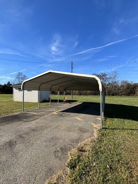 More Photos Of 2527 Main St, Hurt Flex For Sale