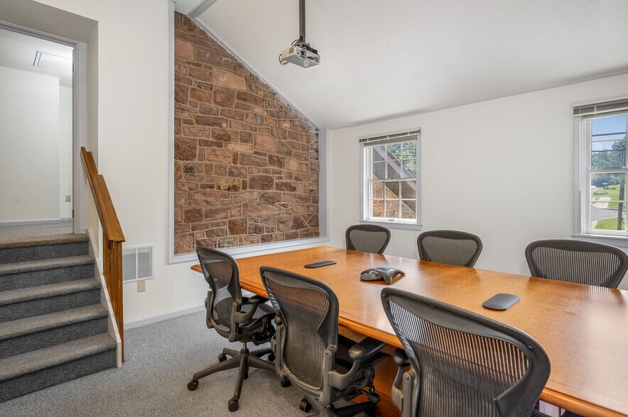 More Photos Of 3519 E Main St, Morgantown Office Residential For Lease