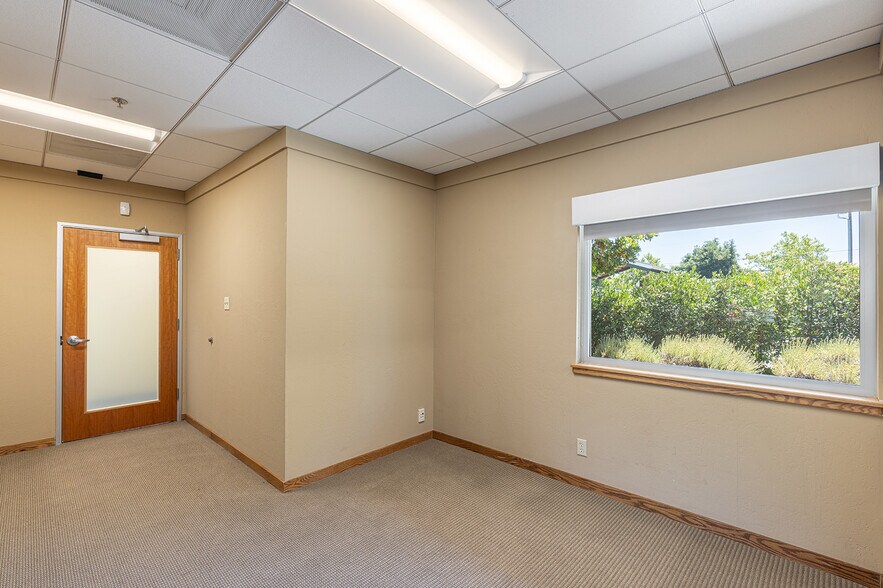 More Photos Of 1101 Vintage Ave, Saint Helena Office For Sale