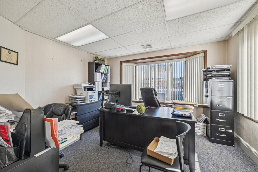 More Photos Of 188 Newark Pompton Tpke, Little Falls Office Residential For Sale