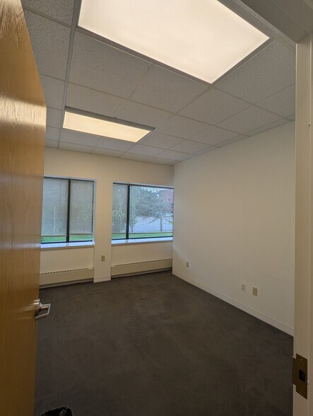 More Photos Of 300 Winding Brook Dr, Glastonbury Medical For Lease