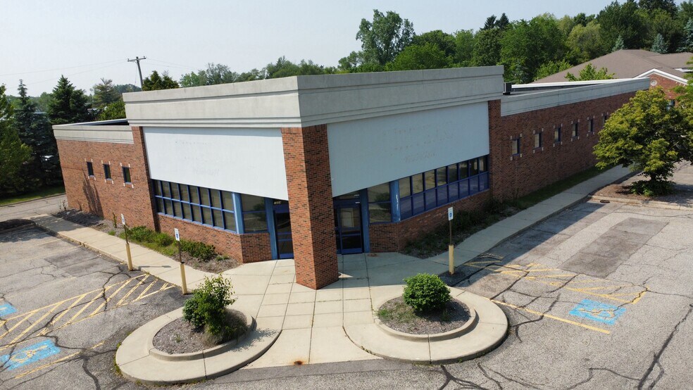More Photos Of 1664 W Grand River Ave, Okemos Freestanding For Lease