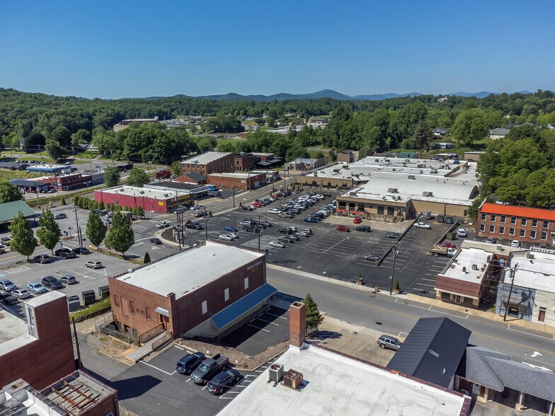 More Photos Of 34 N Logan St, Marion General Retail For Lease