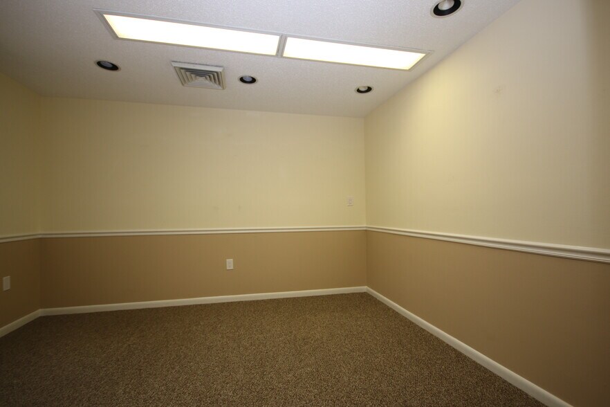 More Photos Of 561 S Duncan Ave, Clearwater Medical For Sale