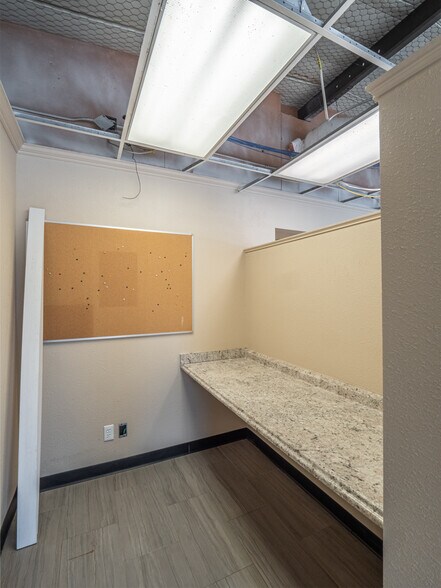 More Photos Of 1101 N Strong Blvd, Mcalester Office For Sale