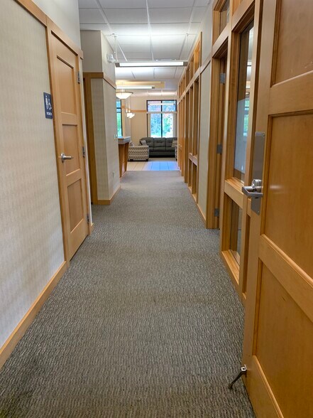 More Photos Of 905-909 S Taylor Dr, Sheboygan Office For Lease
