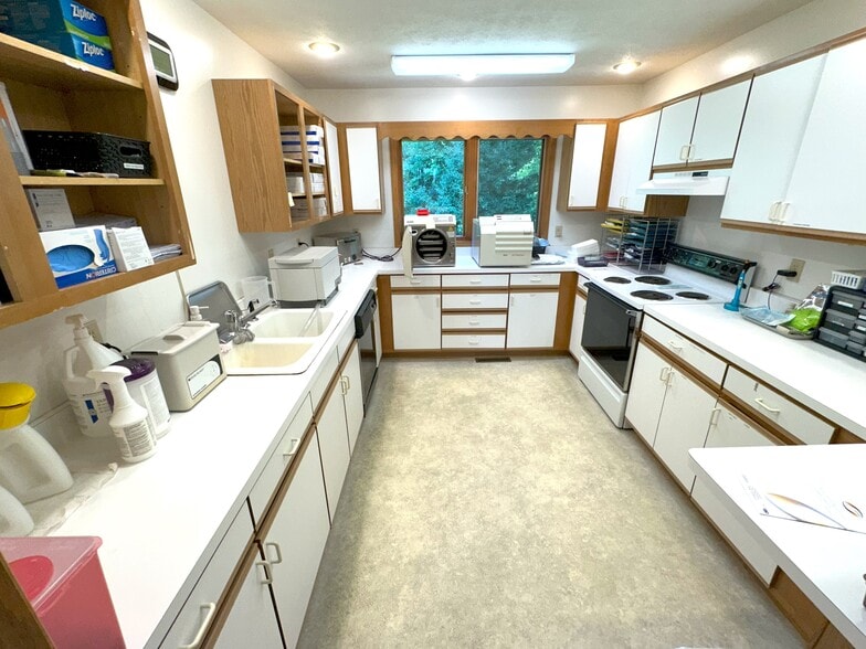 More Photos Of 7550 Rote Rd, Rockford Medical For Sale