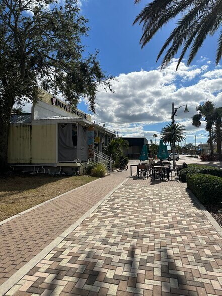 More Photos Of 4721 Vincennes Blvd, Cape Coral Restaurant For Sale