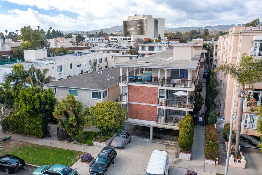 Primary Photo Of 11927 Gorham Ave, Los Angeles Apartments For Sale