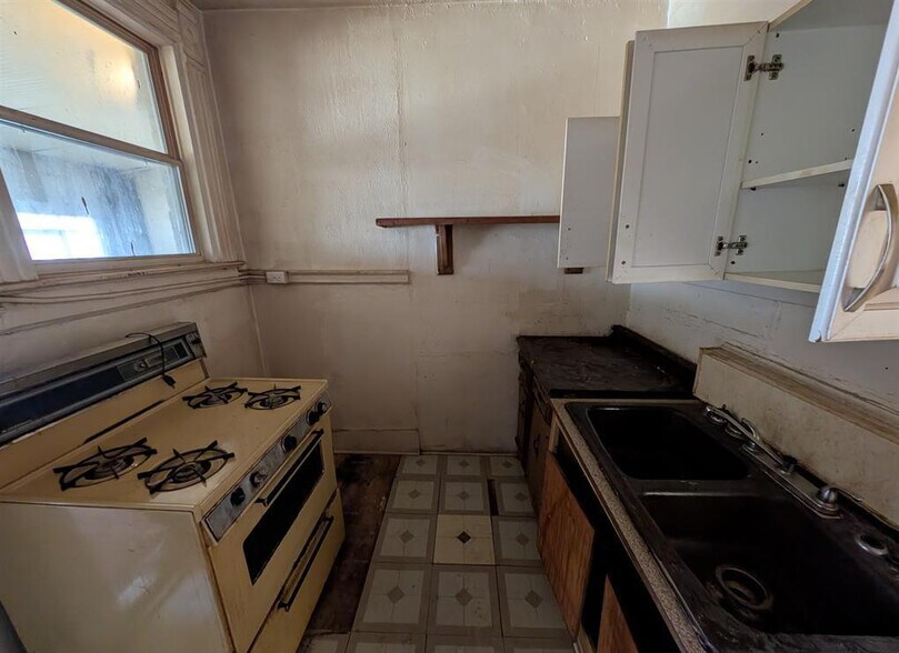 More Photos Of 601-609 NE Perry Ave, Peoria Apartments For Sale