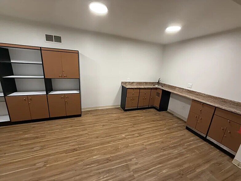 More Photos Of 1457 Nottingham Way, Hamilton Medical For Lease