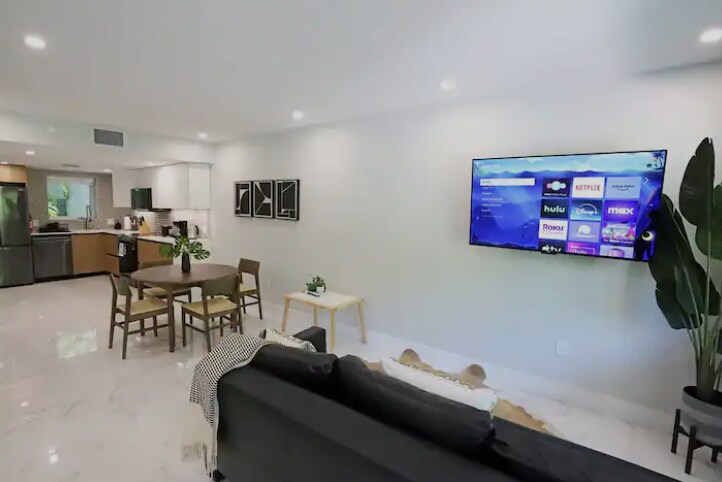 More Photos Of 511 16th St, Miami Beach Hospitality For Sale