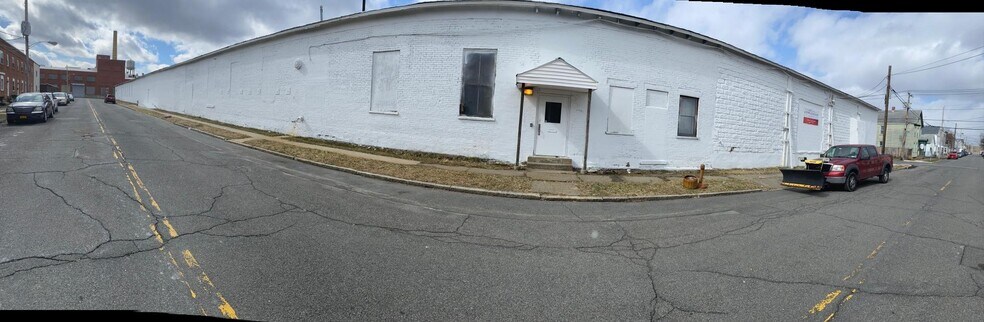 More Photos Of 111-135 Paine St, Troy Distribution For Sale