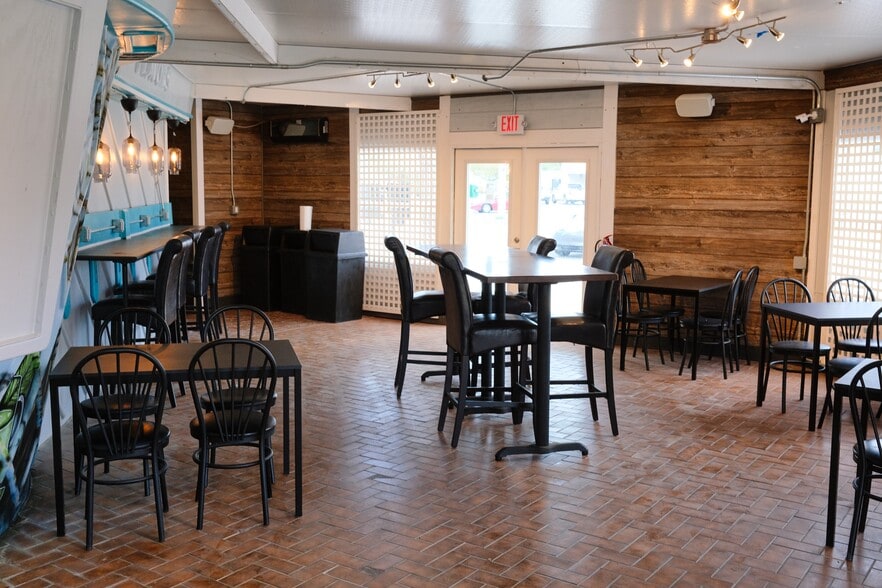 More Photos Of 5804 54th Ave N, Kenneth City Restaurant For Lease