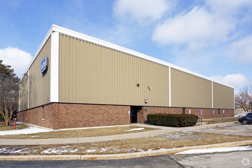 More Photos Of 3311-3333 N Kennicott Ave, Arlington Heights Industrial For Sale