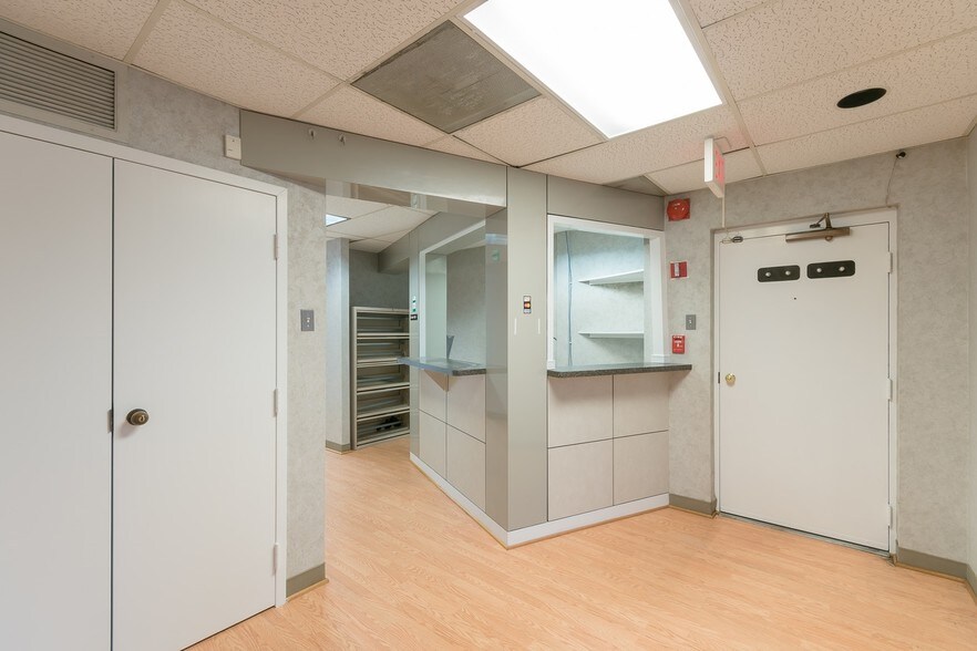 More Photos Of 7960-7990 Old Georgetown Rd, Bethesda Medical For Lease