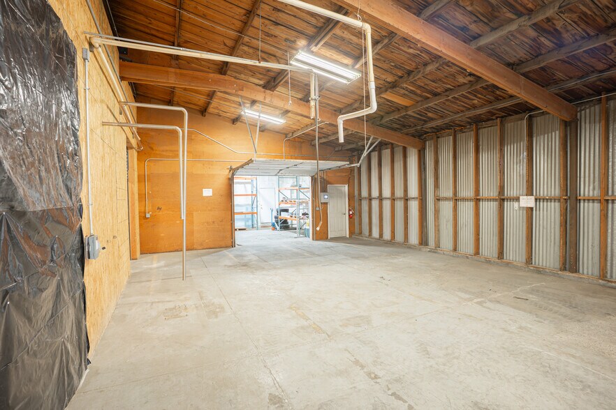 More Photos Of 319 Main St N, Kimberly Warehouse For Sale