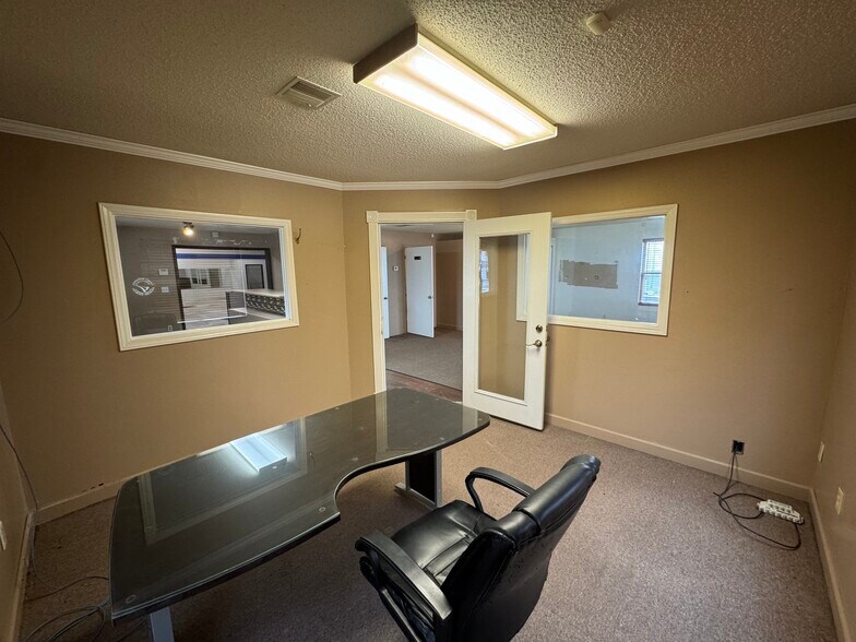 More Photos Of 2424 R.D. Mize Rd, Independence Light Distribution For Lease