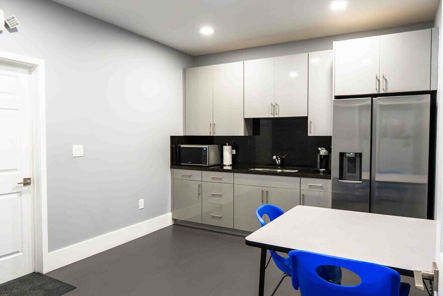 More Photos Of 500 W 84th St, Hialeah Warehouse For Sale