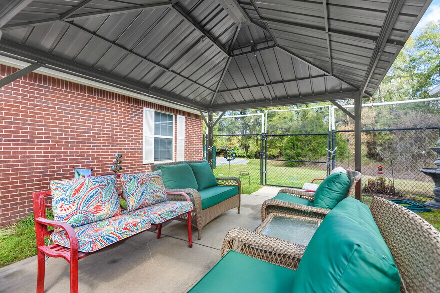 More Photos Of 3215 E James Lee Blvd, Crestview Healthcare For Sale