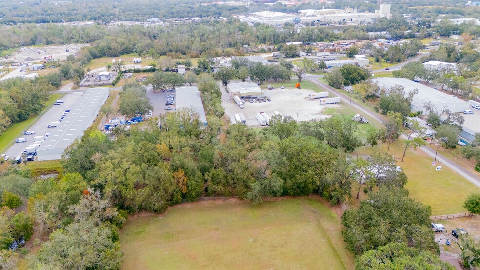 More Photos Of 2701 Airport Rd, Plant City Warehouse For Sale
