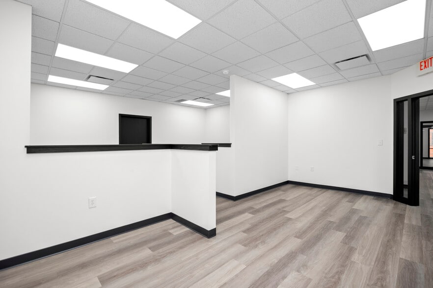 More Photos Of 9941 York Theta Dr, North Royalton Service For Lease