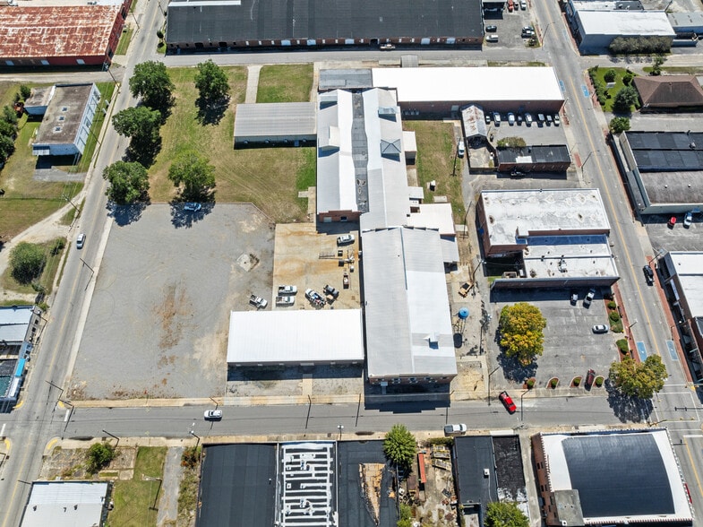 More Photos Of 122 E Laurel St, Mullins Industrial For Sale