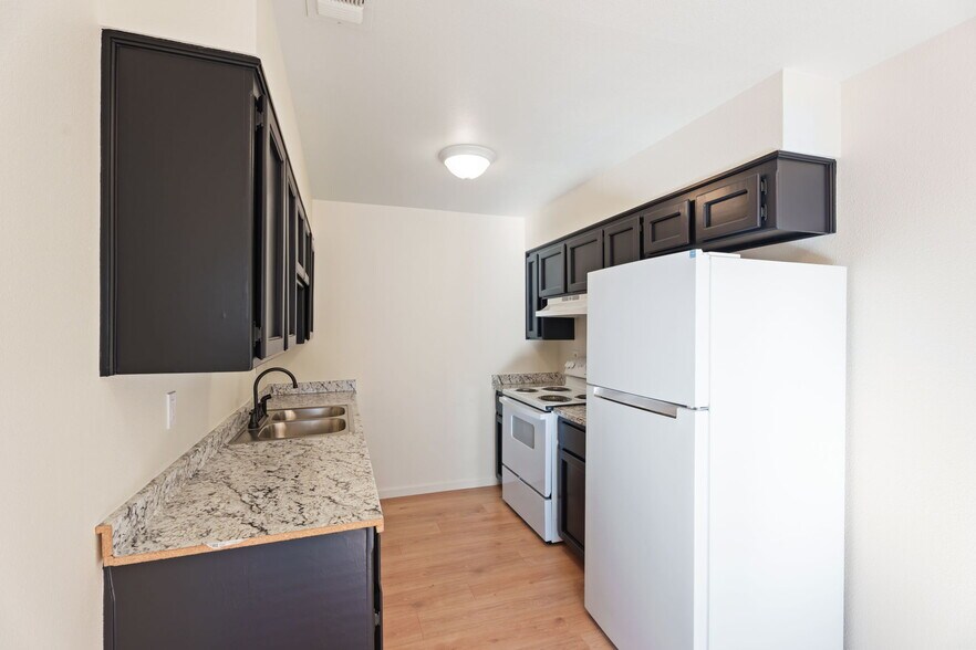 More Photos Of 609-615 Moore St, Madera Apartments For Sale