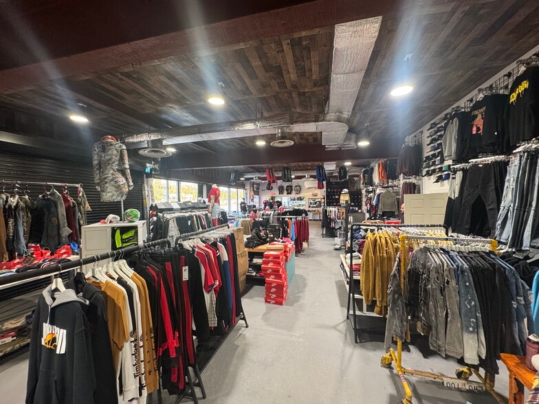 More Photos Of 1518-1520 Sunrise Hwy, Bay Shore Showroom For Sale