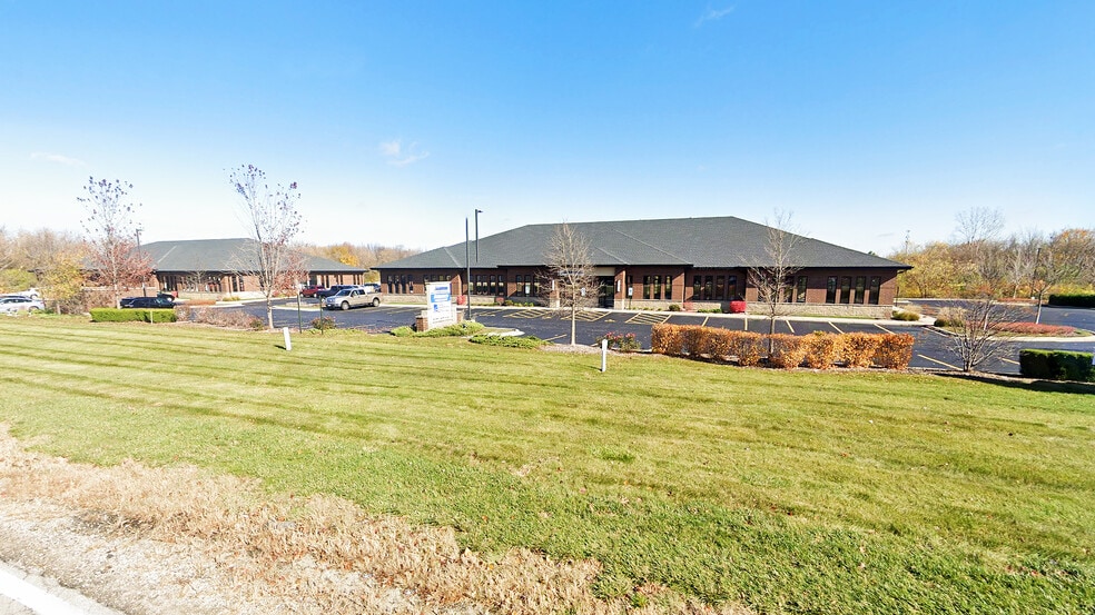 Primary Photo Of 165 N Lakewood Rd, Lake In The Hills Medical For Lease