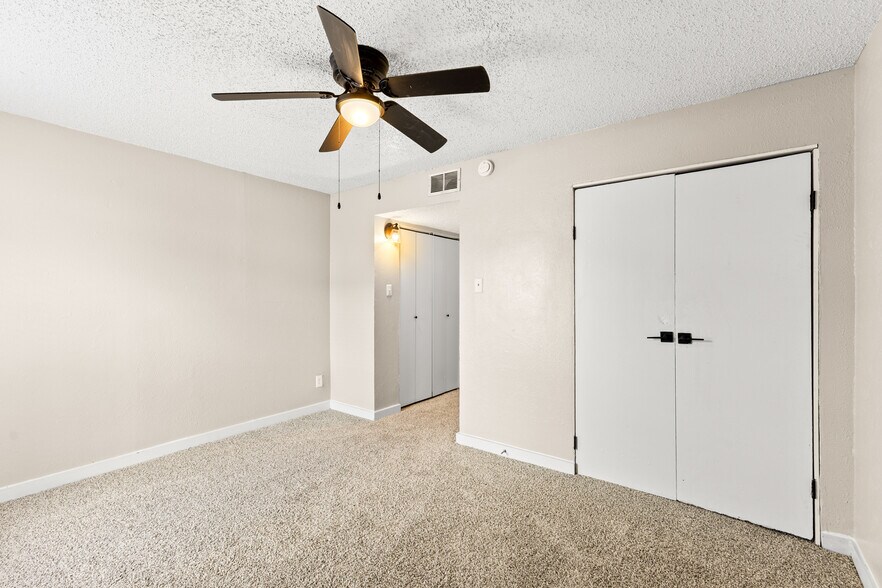 More Photos Of 2507 Airport Cir, Arlington Apartments For Sale