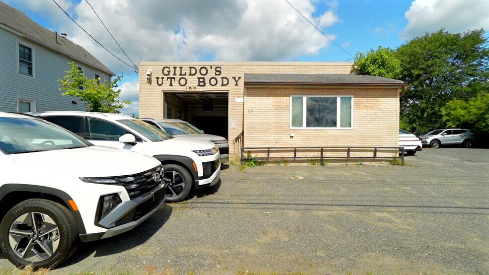 Primary Photo Of 717 East St, Pittsfield Auto Repair For Lease