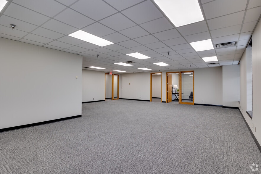 More Photos Of 3030 NW Expressway, Oklahoma City Office Residential For Lease