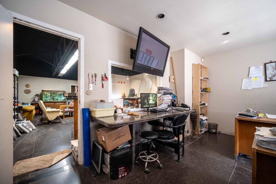 More Photos Of 12671 Bathgate Way, Richmond Warehouse For Sale