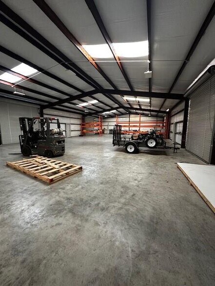 More Photos Of 2554 Highway 290 Hwy, Dripping Springs Warehouse For Lease