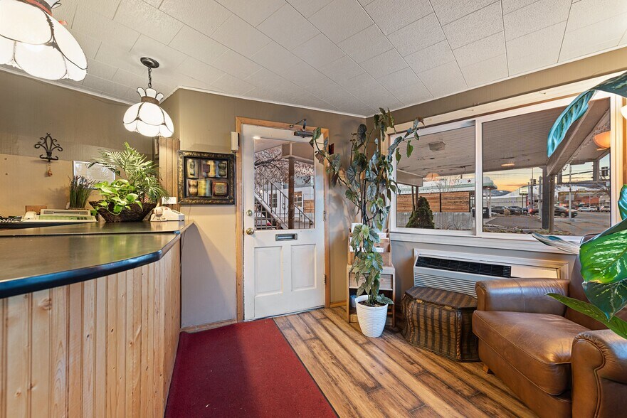 More Photos Of 1510 Adams Ave, La Grande Hotel For Sale
