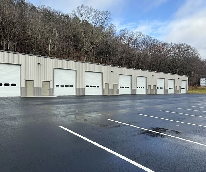 More Photos Of 144 Rowley St, Winchester Center Warehouse For Lease