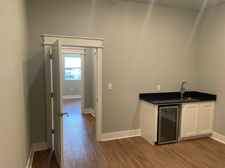 More Photos Of 12948 Tonkaway Lake Rd, College Station Unknown For Lease