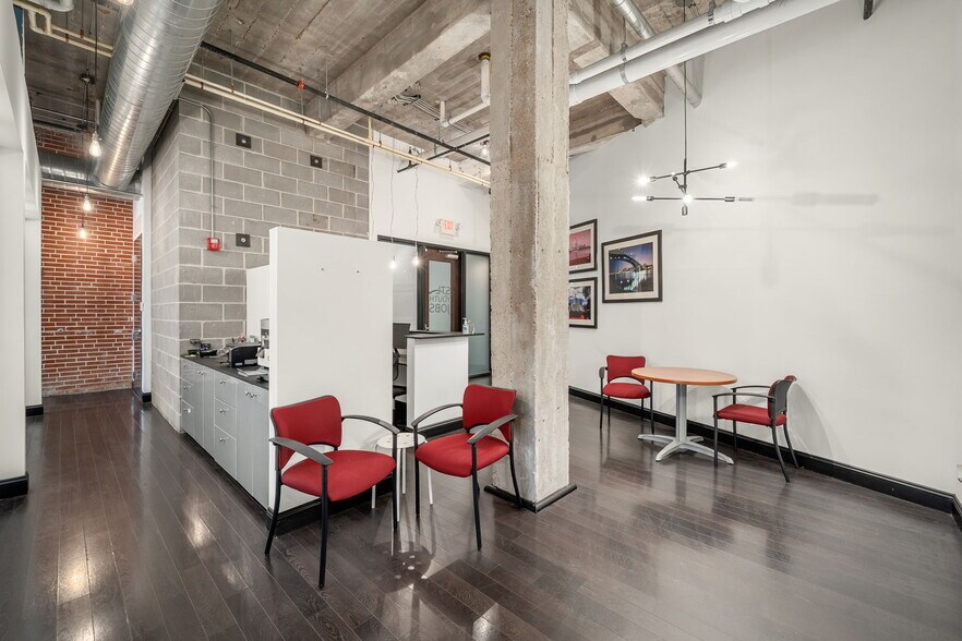 More Photos Of 3016 Locust St, Saint Louis Loft Creative Space For Lease