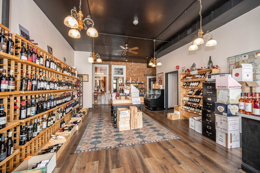 More Photos Of 2015 Madison rd, Cincinnati Storefront Retail Residential For Lease