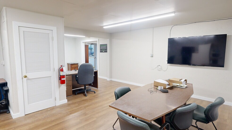 More Photos Of 1724 Acorn Dr, Rogers Warehouse For Lease