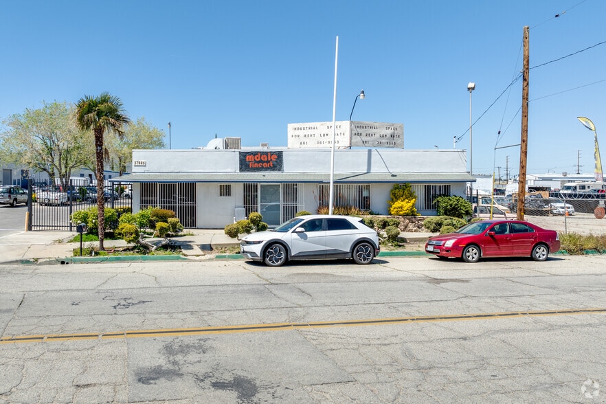 More Photos Of 37925 6th St E, Palmdale Warehouse For Lease
