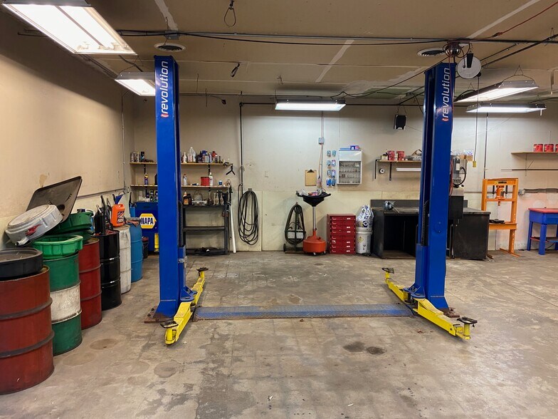 More Photos Of W7293 US Highway 10 114, Menasha Auto Dealership For Sale